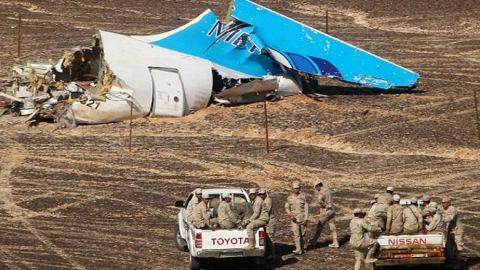 El avión se desintegró en el aire.