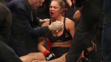 Ronda Rousey tuvo que ser hospitalizada tras el combate en el que perdió el invicto y el cinturón de peso gallo del UFC ante Holly Holm.