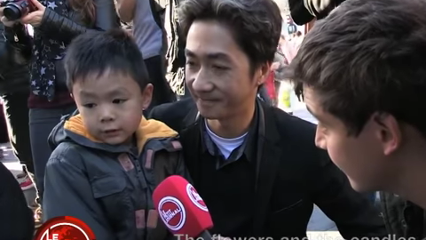Papá e hijo hablan sobre lo ocurrido en París.
