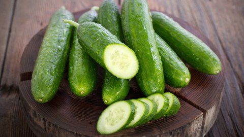 Los CDC recomiendan desechar el producto, conocido como "pepino americano" que tiene un color verde oscuro, para evitar el riesgo de contagio.