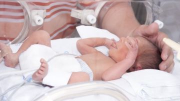 El nacimiento prematuro es aún la principal causa de mortalidad de los bebés en el país.