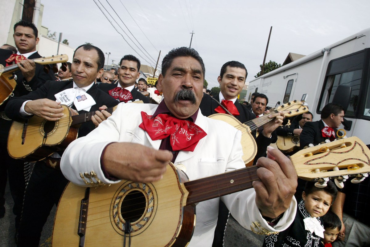 Los Mariachis lloran la pérdida de decenas de músicos por COVID-19