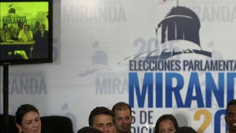Capriles pide a Maduro ponerse "a la orden" del Parlamento electo