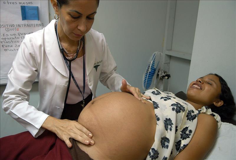 Actualmente no existe una estrategia para prevenir o tratar los partos prematuros.