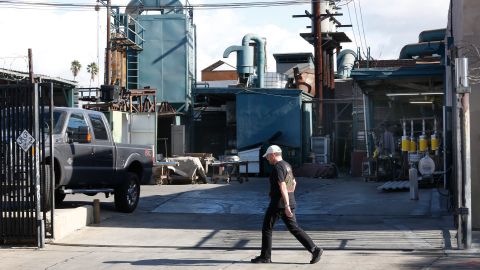 La empresa Chromal Plating en el 1748 de la calle Workman en Boyle Heights, es una de los negocios acusados de violar códigos del medio ambiente. /AURELIA VENTURA