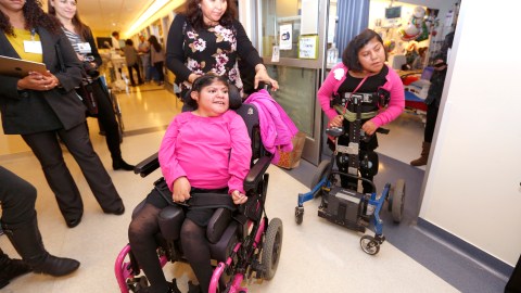 En 2001, Josie y Teresa Álvarez nacieron en Guatemala unidas por la parte superior de la cabeza. /Aurelia Ventura