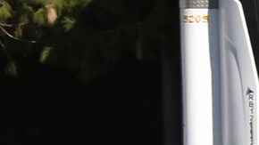 Autobuses vacíos de LAUSD tras el cierre de todas las escuelas.