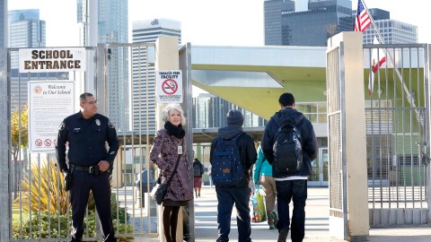 El Centro de Aprendizaje Edward R. Roybal tiene unos 2,500 estudiantes.