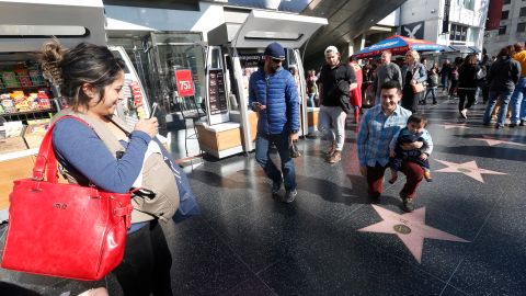 12/31/15 /HOLLYWOOD/Francisco Orellano with his 10 month-old son Timothy pose for a photograph while visiting Hollywood Blvd., the popular tourist attraction.  (Photo by Aurelia Ventura/La Opinion)