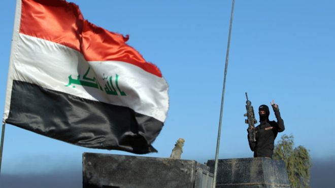 La bandera de Irak volvió a ondear en una de las ciudades capturadas por Estado Islámico.