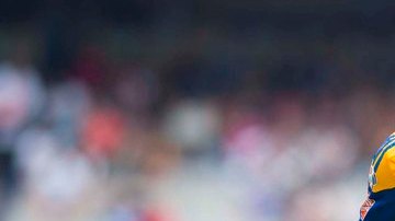 El duelo entre el francés Gignac (izq) y el paraguayo Darío Verón podría ser decisivo en la Final.