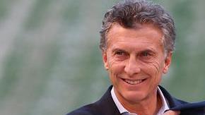 El presidente del club xeneize Daniel Angelici con el presidente electo de Argentina Mauricio Macri.