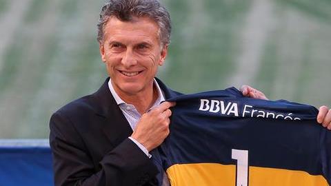 El presidente del club xeneize Daniel Angelici con el presidente electo de Argentina Mauricio Macri.