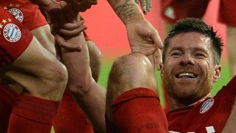 El festejo de Xavi Alonso.