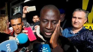 Ngame no podía contener las lágrimas mientras contaba cómo llegó a España en 2007. El billete de lotería le costó 20 euros y gracias a él ha ganado 400,000 euros (438,000 dólares).