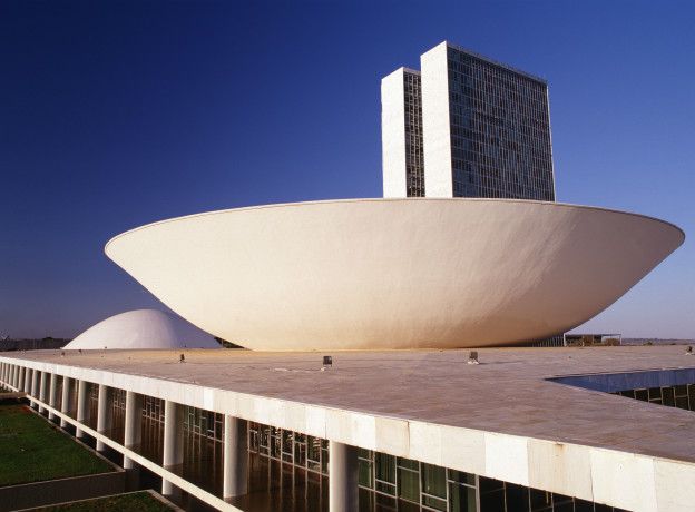 Ciudad moderna "ideal", Brasilia fue construida en cuatro años siguiendo los diseños de Oscar Niemeyer y Lucio Costa.