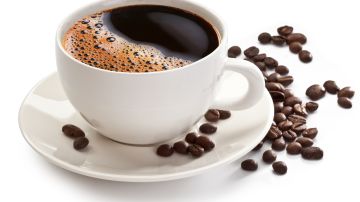 El café es una importante fuente de antioxidantes, los cuales protegen al organismo del daño que causan los llamados radicales libres.