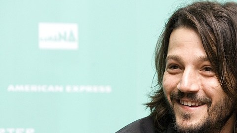 Diego Luna debuta como director de una cinta de comedia sarcástica.