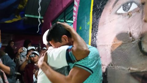 Melvin Javier Lanza y su madre María Elena Moradel.