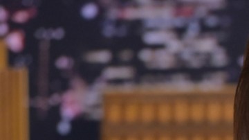 La actriz asegura que está tan feliz con su relación que le dan ganas de gritarlo a los cuatro vientos desde lo alto de una montaña.