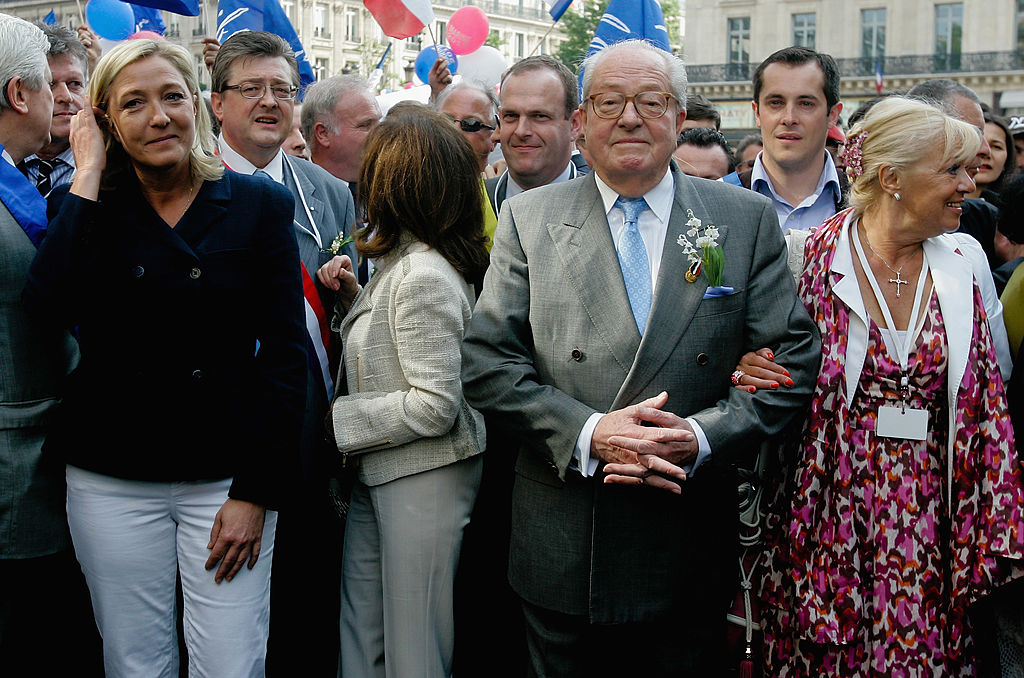 Marine Le Pen junto a su padre, Jean-Marie Le Pen, fundador del derechista Frente Nacional francés.