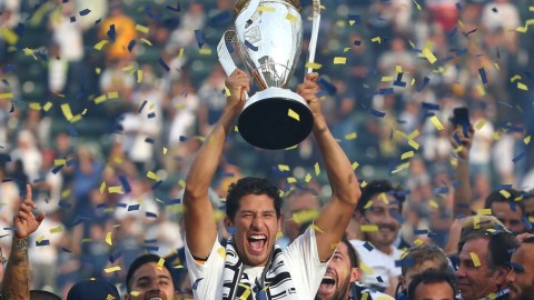 Omar González levantó la Copa MLS en tres ocasiones con el LA Galaxy.