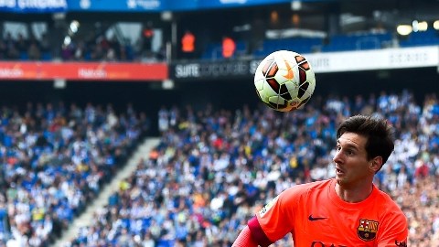 El Barcelona de Lionel Messi se mide a su vecino de la ciudad, el Espanyol.