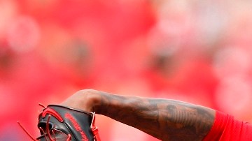 No hay en el béisbol un pitcher que lance la pelota con mayor potencia que el cubano Aroldis Chapman, ahora en camino a los Dodgers.