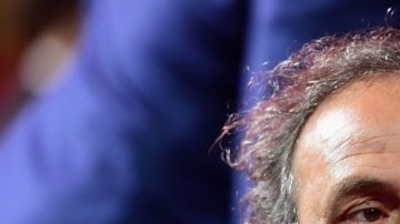 Michel Platini habló sobre el dinero que recibió de parte de Joseph Blatter y que le tiene suspendido del fútbol organizado.