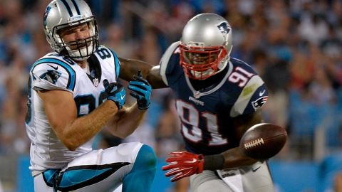 Panthers y Patriots en juego de pretemporada.