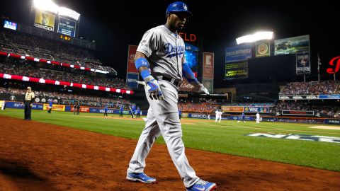 Yasiel Puig se convirtió en una figura discordante dentro de los Dodgers en 2015. Su nuevo manager, Dave Roberts, quiere contar con él.