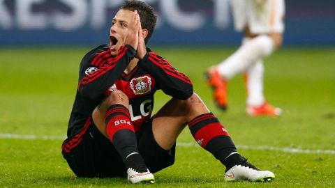 Chicharito y el Bayer tienen una dura prueba en casa ante el poderoso Barcelona.