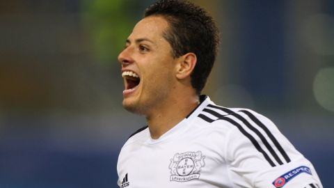 Chicharito, goleador en Champions.