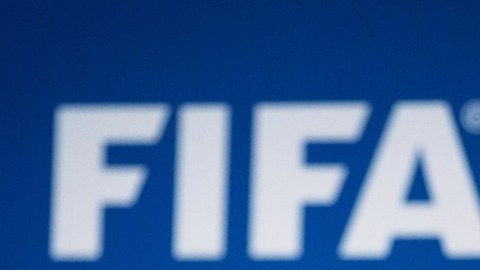 Hayatou, dormido en sesión de la FIFA en Zurich.