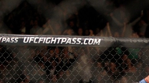 Luke Rockhold deshizo el rostro de Chris Weidman  a golpes.