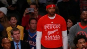 Blake Griffin deja caer una canasta en el juego ante los Lakers.