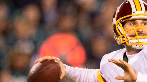 Kirk Cousins lanzó para cuatro pases de anotación.