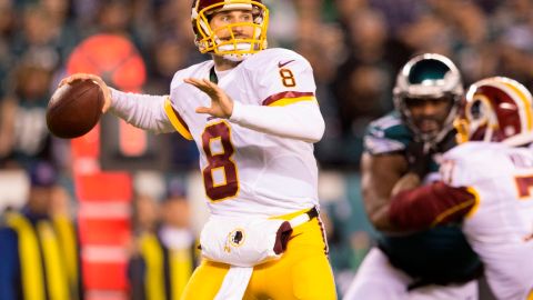 Kirk Cousins lanzó para cuatro pases de anotación.