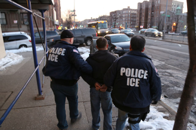 Activistas dicen que ICE está haciendo arrestos en las cortes de la ciudad.