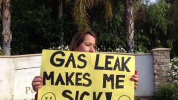 Rocío Arreola protesta por la fuga de gas en Porter Ranch. /FRANCISCO CASTRO