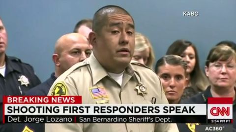 El detective Jorge Lozano fue condecorado durante una conferencia de prensa el martes.