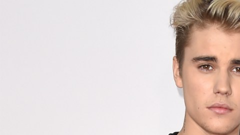 Los rasgos aniñados de Justin han hecho que lo comparen en más de una ocasión con la actriz de la serie 'Orange is the New Black' Ruby Rose.