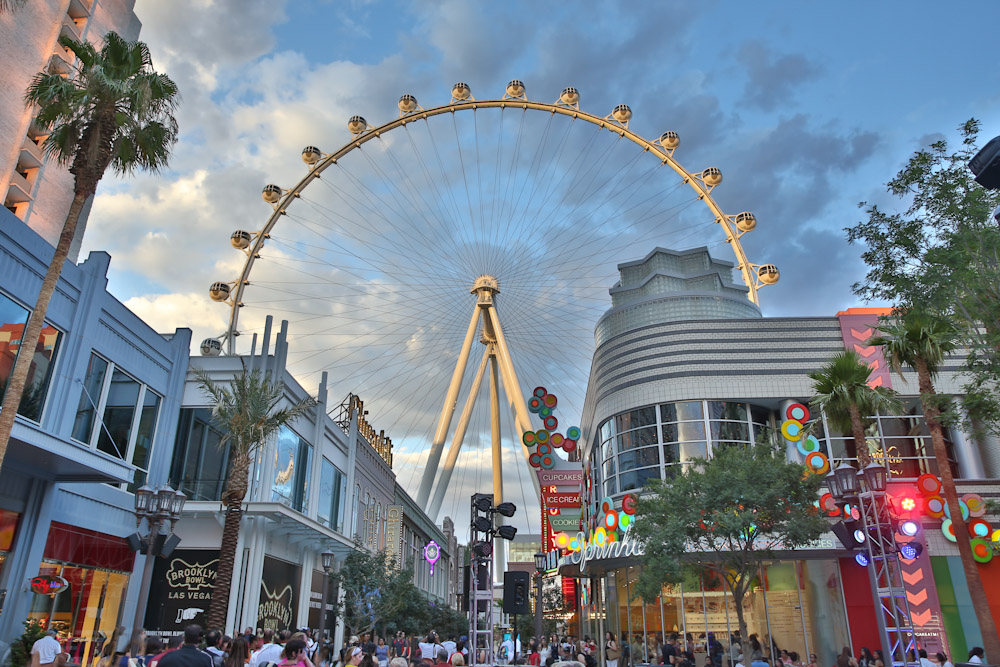 The High Roller es la noria más alta del mundo, y ofrece vistas increíbles de Las Vegas y sus alrededores.