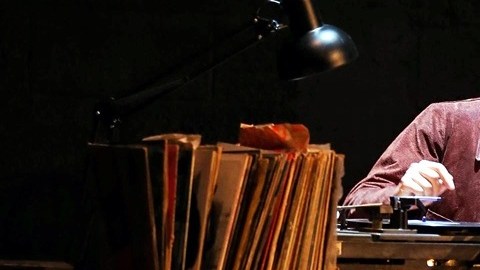 Luis Gerardo Méndez viene a LA mañana y el jueves con la obra 'Hotel Good Luck'.