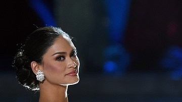 Pia Alonzo Wurtzbach y Ariadna Gutiérrex se agarraban las manos antes de saber quién era la ganadora de Miss Universo 2015.