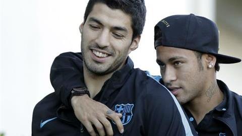Luis Suárez (izq) viene de marcar un triplete en la semifinal.