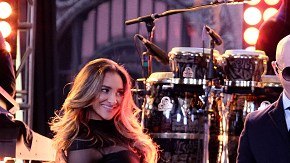 Pitbull conducirá y cantará en un especial de Fox esta noche para despedir el año bailando.