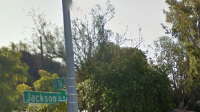La vivienda está ubicada en la cuadra 1000 de la calle Jackson en Santa Ana.