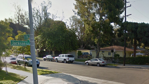 La vivienda está ubicada en la cuadra 1000 de la calle Jackson en Santa Ana.