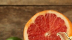 Té de frutos cítricos con miel de abejas o de agave.